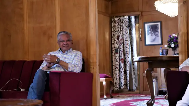 निगीन झील