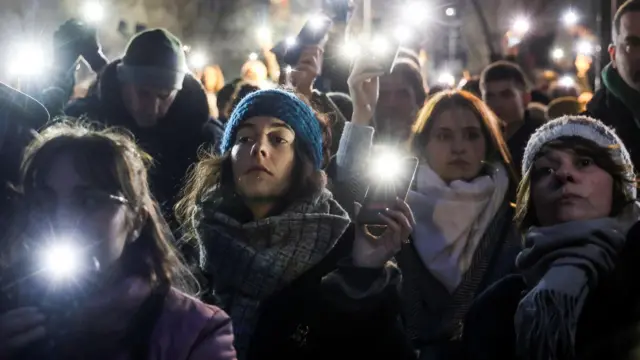 సెర్బియా, నోవి శాడ్, రైల్వే స్టేషన్, ఆందోళనలు, ట్రాఫిక్ జామ్, రహదారుల దిగ్బంధం, ఆందోళనకారుల డిమాండ్లు