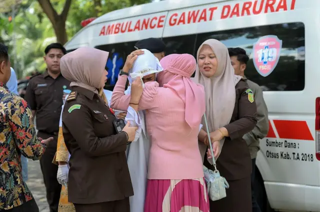 hukuman cambuk, aceh, qanun jinayah