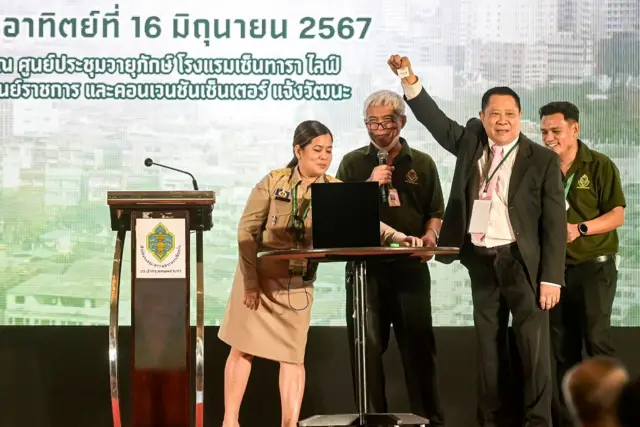 บรรยากาศการจับสลากรอบเลือกไขว้ ในการเลือกระดับจังหวัด กทม. ที่ รร.เซนทารา ไลฟ์ ศุนย์ราชการ เมื่อ 19 มิ.ย.