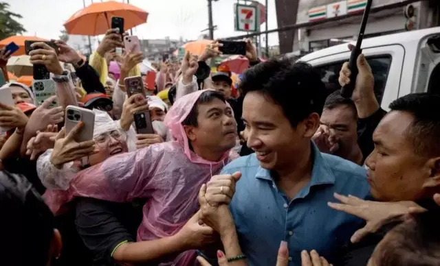 ရှေ့သို့ချီပါတီခေါင်းဆောင် ပီလာလင်ဂျာရွန်ရတ် 