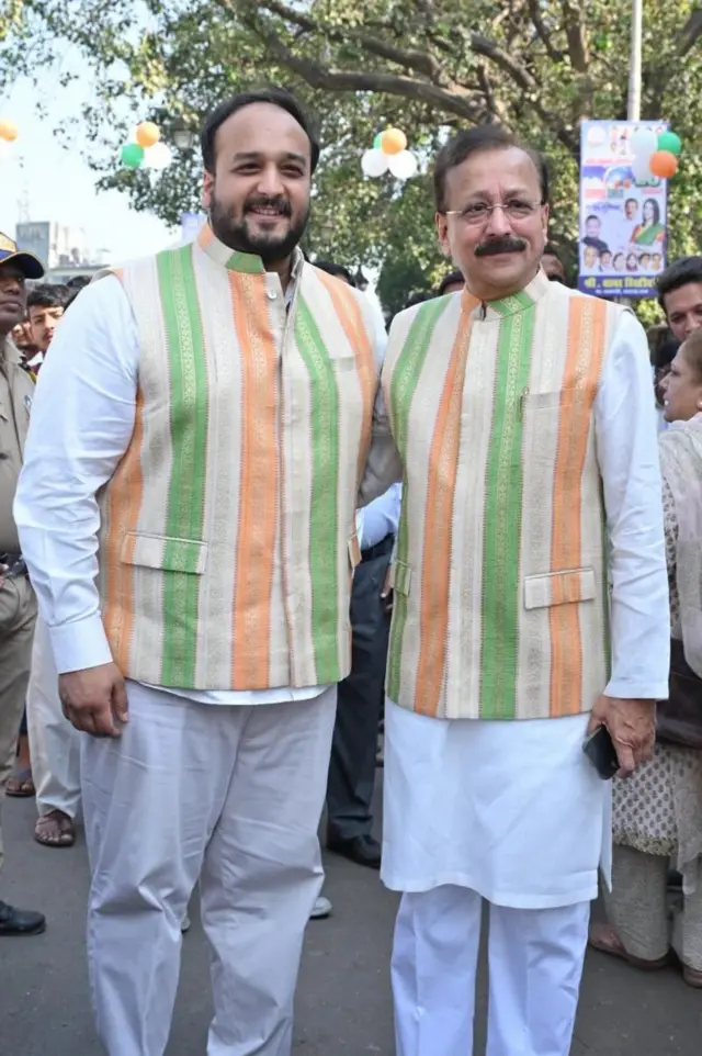 बाबा सिद्दिकी मुलगा झीशान सिद्दिकीसह