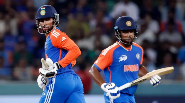 तिलक वर्मा आणि संजू सॅमसन