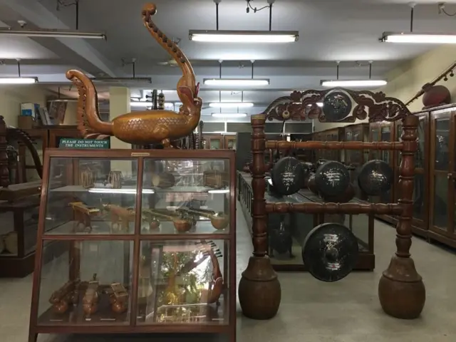 சென்னை தேனாம்பேட்டையிலுள்ள இசை வாத்தியங்களுக்கான மையத்தின் முகப்பு