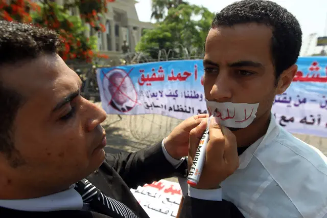 رغم أن مصطلح "الفلول" تراجع في مصر مع تطور المشهد السياسي، إلا أنه بدأ يأخذ أشكالاً جديدة في سوريا، حيث يبدو أنه يستخدم ضمن سياق أمني أكثر من كونه أداة سياسية.