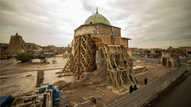2017年，摩蘇爾的努爾大清真寺在伊拉克政府軍和伊斯蘭國交戰中被炸毀。