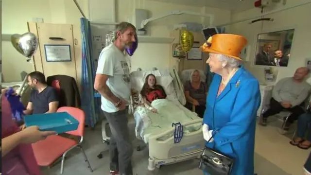 สมเด็จพระราชินีนาถเอลิซาเบธที่สองเสด็จพระราชดำเนินไปยังโรงพยาบาลเด็กแมนเชสเตอร์