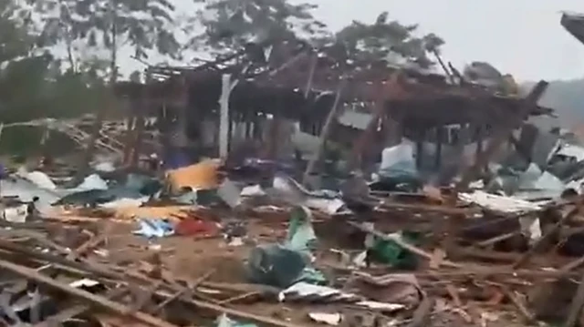 လေကြောင်းနဲ့အတိုက်ခိုက်ခံရအပြီး ကေအိုင်အို နှစ်ပတ်လည်မြင်ကွင်း