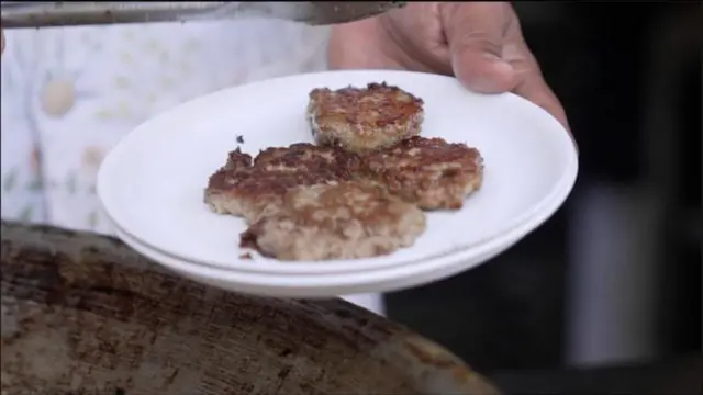 प्रसिद्ध टुंडे कबाबी के मालिक का कहना है कि उनके दादा भोपाल से लखनऊ के लिए गलावटी कबाब लाए थे
