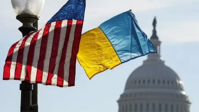АҚШ ва Украина байроқлари