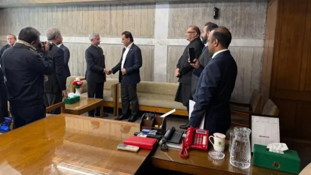  ஜெய்சங்கர் மற்றும் சாதிக் சந்திப்பின் புகைப்படம்.
