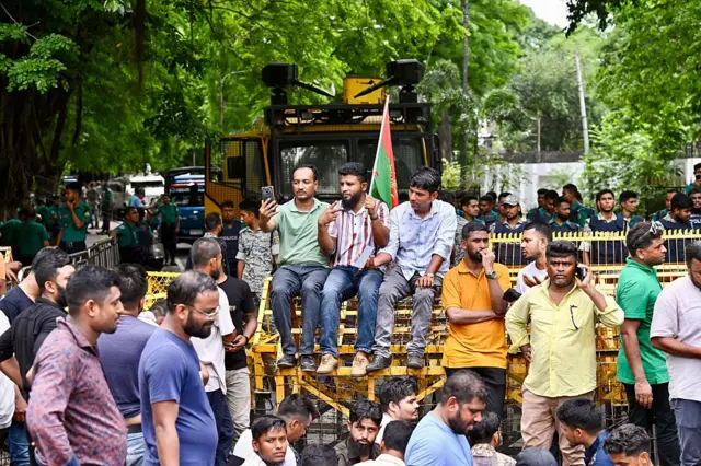 इसी सप्ताह बीएनपी कार्यकर्ता मुख्य सलाहकार के आवास के बाहर जुटे थे