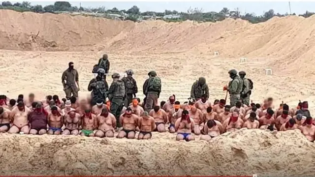 এই ছবিটিও সামাজিক মাধ্যমে ছড়িয়েছে