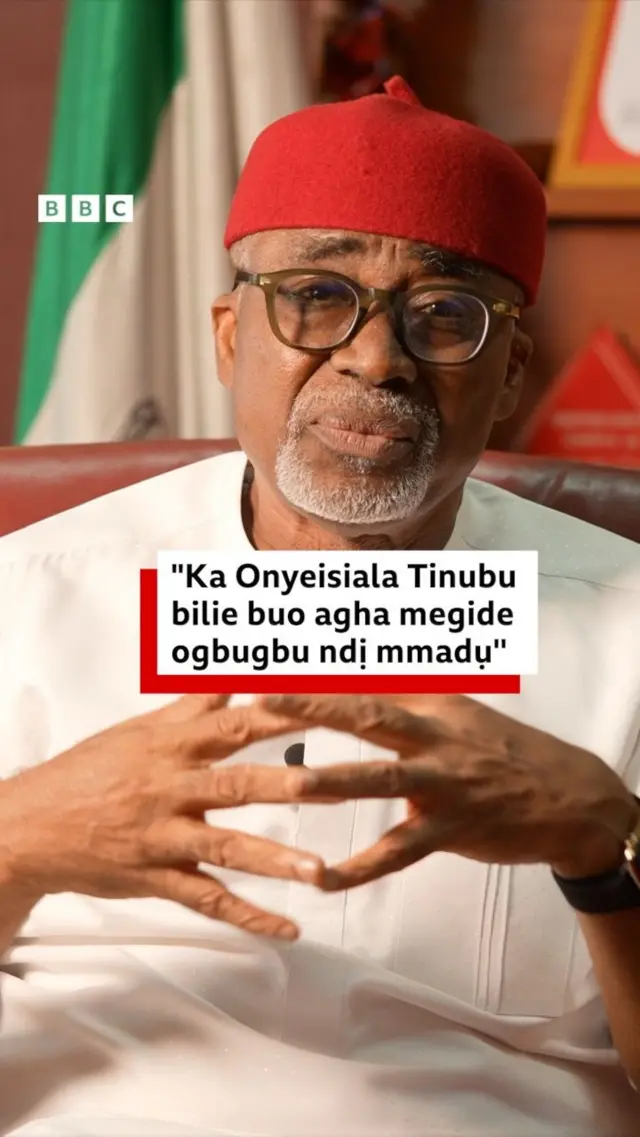 Sịnetọ Abaribe yi uwe ọchaa ma kporo okpu agọrọ na-acha mme mme.