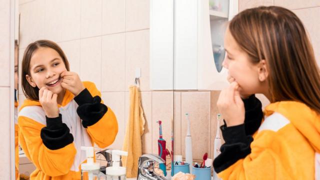 Cinco cosas que quizás no sabe de su cepillo de dientes - BBC News Mundo