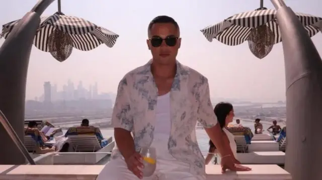 લક્ઝરી માર્કેટમાં ઝુઆંઓ વિક્ટરના અનુભવમાં મોનાકો, દુબઈ, લંડન અને ઝુરિકના પ્રવાસનો સમાવેશ થાય છે.