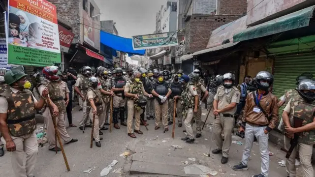 டெல்லி கலவரத்தில் போலீஸின் பங்கு என்ன? - ஆதாரங்களுடன் அம்னெஸ்டி அறிக்கை