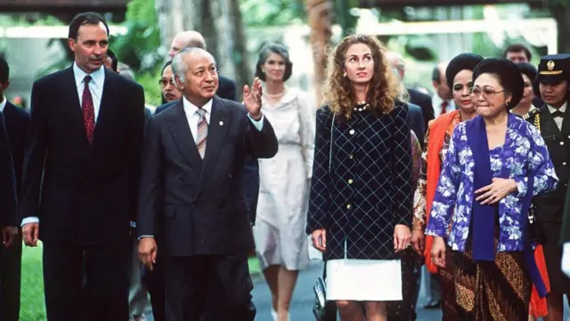 Tien Soeharto dikenal sebagai pendamping setia Presiden Soeharto