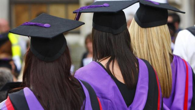 Fake university degree websites shut down - BBC News