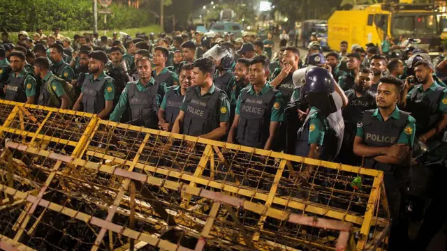 একেক আন্দোলনে আইনশৃঙ্খলা বাহিনীকে একেক আচরণ করতে দেখা গেছে
