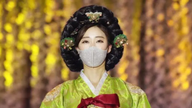 Показ масок в Южной Корее