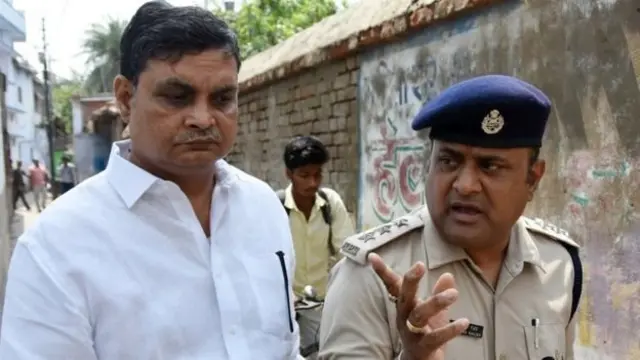 Brajesh Thakur dituduh memperkosa dan melakukan penyerangan seksual.