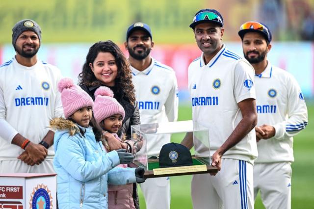 இந்திய மைதானங்களில் மட்டுமே விக்கெட் வீழ்த்துபவரா அஸ்வின்? 100 டெஸ்ட் போட்டிகளில் கடந்த மைல்கல் என்ன?