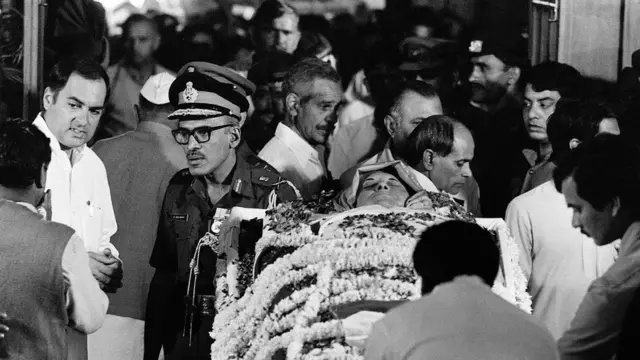 राजीव गांधी