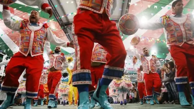 அற்புதமான அலங்கார அணிவகுப்புக்கு தயாரிப்பு