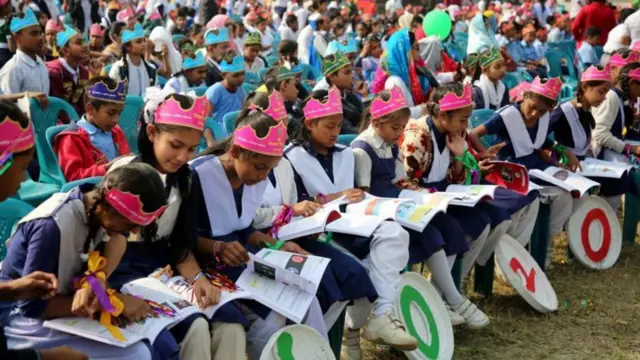 বইয়ের কাগজের মান নিয়ে অভিযোগ রয়েছে শিক্ষার্থীদের