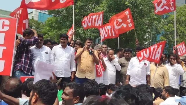 విద్యుత్ ఉద్యోగుల నిరసన