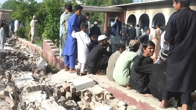 పెషావర్ సమీపంలోని ఆస్పత్రిపై దాడి జరిగింది.