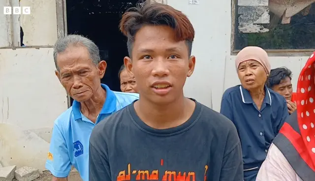 Ahmad beserta keluarganya.