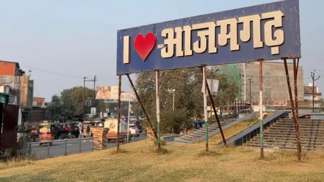 आज़मगढ़ शहर का मुख्य चौराहा 