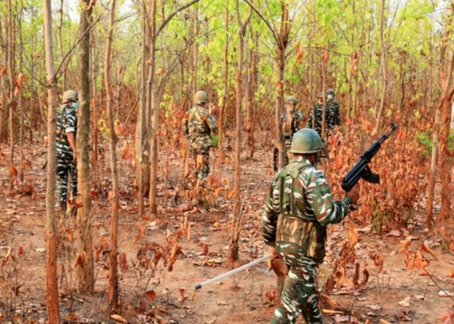 நக்சலைட்டுகள் சுட்டுக்கொலை 