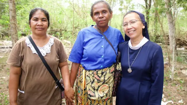 Meriance, ibu Adelina Sau dan suster Laurentia.