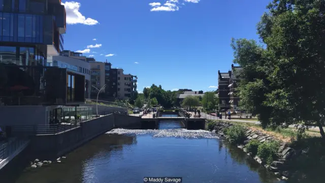 1980 və 2013-cü illər arasında yüksək gəlirli istənilən nəhəng iqtisadiyyata nisbətən ən böyük inkişaf keçirən ölkə, hazırda sərvət və rifah üzrə çoxsaylı qlobal sıralamalarda birinci gəlir