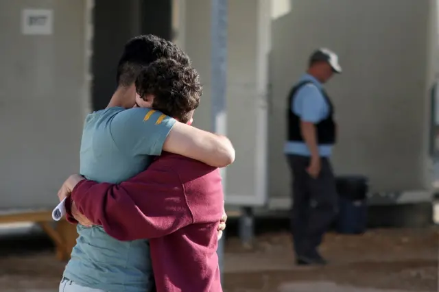 Выжившие после крушения нашли друг друга