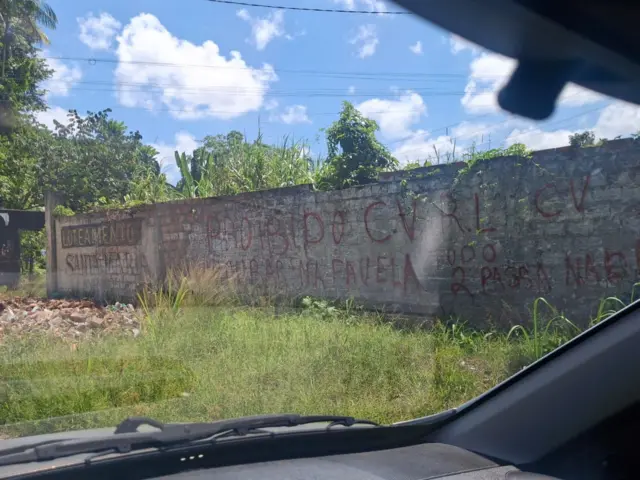 'Proibido roubar na favela. CV'