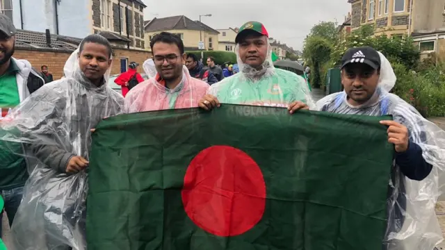 বিশ্বকাপ ২০১৯এ ব্রিস্টলে বাংলাদেশ ও শ্রীলংকার বৃষ্টিতে পন্ড ম্যাচ দেখতে আসা কয়েকজন বাংলাদেশ সমর্থক