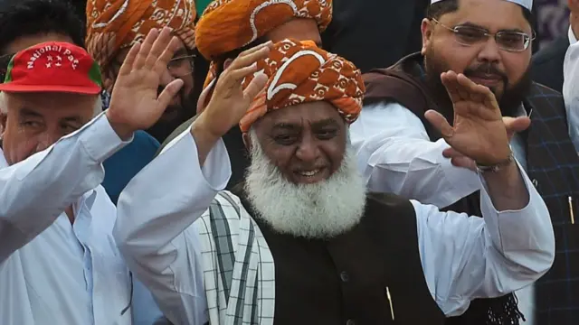 ઇમરાન ખાનની સરકાર પર વધી રહેલ સંકટની સાથોસાથ હવે એ ચહેરાઓની ચર્ચા પણ થવા લાગી છે જે પાકિસ્તાનમાં ઇમરાન ખાનની સરકારના સંભવિત પતનનાં નિમિત્ત બનવા જઈ રહ્યા છે