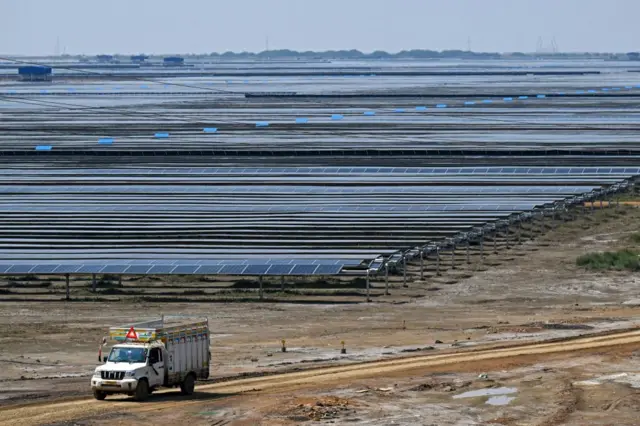 खावड़ा में लगाए गए सोलन पैनल
