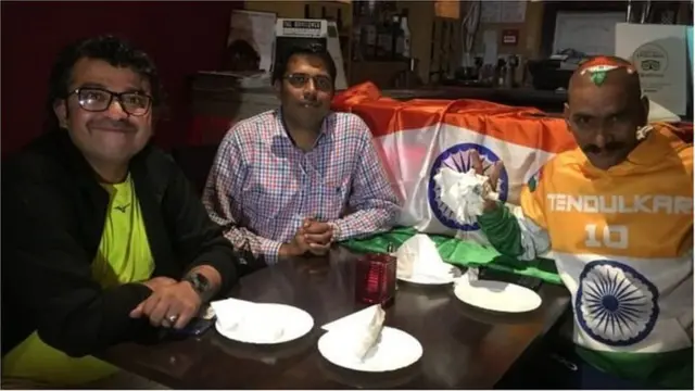 દિલ્હીના સુનીલ કાલરા પણ ઇંગ્લૅન્ડ પહોંચી ગયા છે અન તેમની સાથે સચીનના પ્રશંસક સુધીર પણ છે