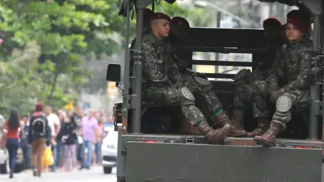 Militaresgrupo apostas esportivaspatrulhamento no Rio