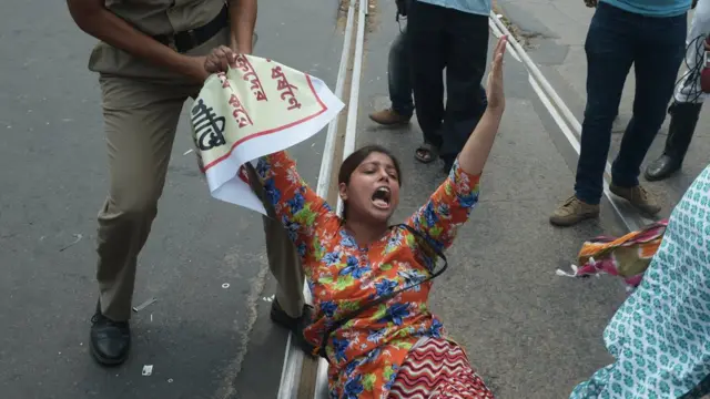 পুলিশের ব্যবহার নিয়ে ভারতে এখনও অনেক প্রশ্ন