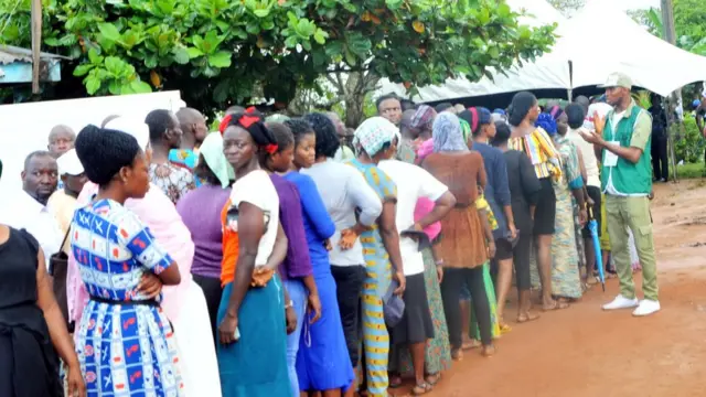 Awọn eeyan to duro lati dibo