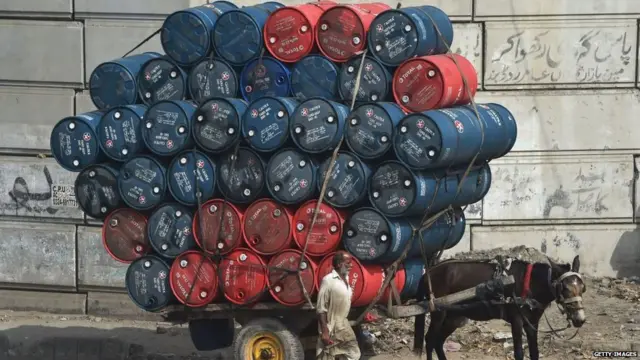 रूस से कच्चा तेल खरीदेगा पाकिस्तान