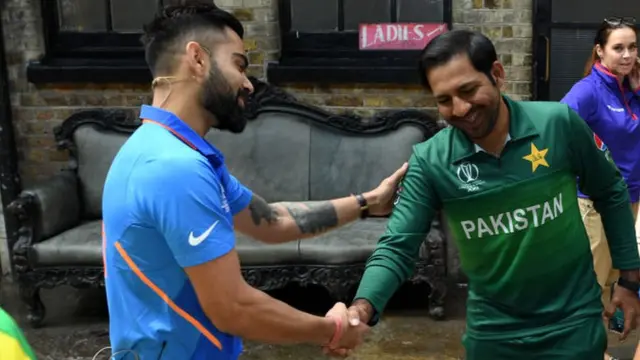 وراٹ کوہلی، سرفراز احمد