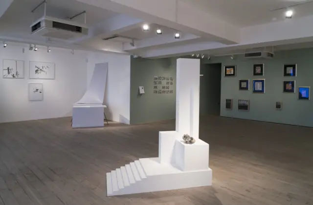 Центральна робота виставки - скульптура Микити Кадана, натхненна "Монументом трьом революціям" Василя Єрмілова