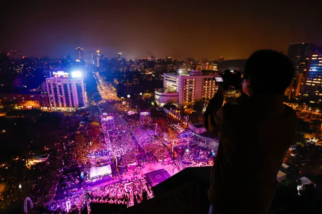 Тайвань жаңы жылды Бээжиндин улам күчөгөн кысымы алдында белгилеп жатат